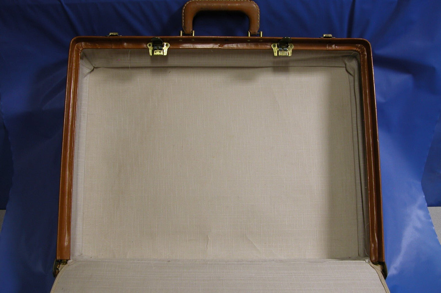 Vintage 1930 - 1940 PLATT GUARDSMAN Leather Suitcase Hard Case Luggage Tan - FranksFunkyStuff