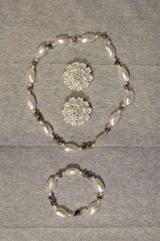 1950's Vintage Costume Jewlery , Necklace , Bracelet Set with Earrings - FranksFunkyStuff