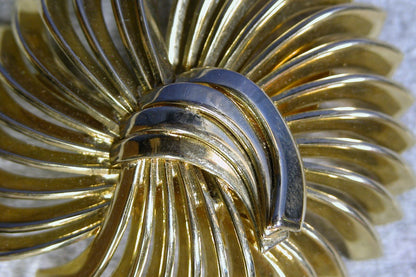 1970's Vintage Costume Jewlery Metal Swirl Brooch - FranksFunkyStuff