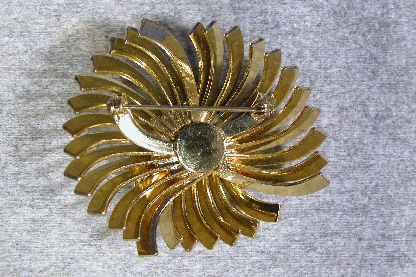1970's Vintage Costume Jewlery Metal Swirl Brooch - FranksFunkyStuff