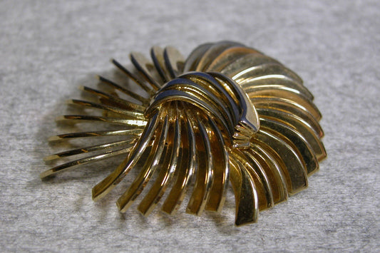 1970's Vintage Costume Jewlery Metal Swirl Brooch - FranksFunkyStuff