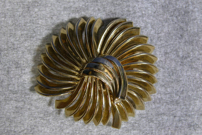 1970's Vintage Costume Jewlery Metal Swirl Brooch - FranksFunkyStuff