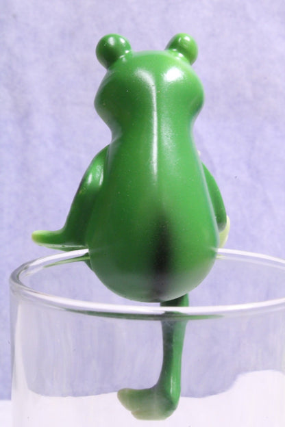 NEW Charming Frog Holding a Drink Ornament3