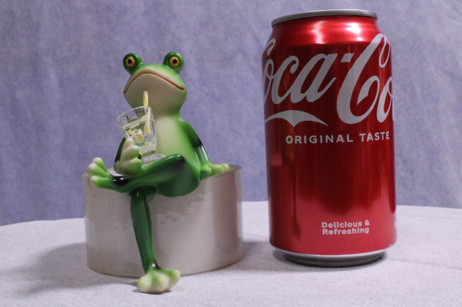 NEW Charming Frog Holding a Drink Ornament5