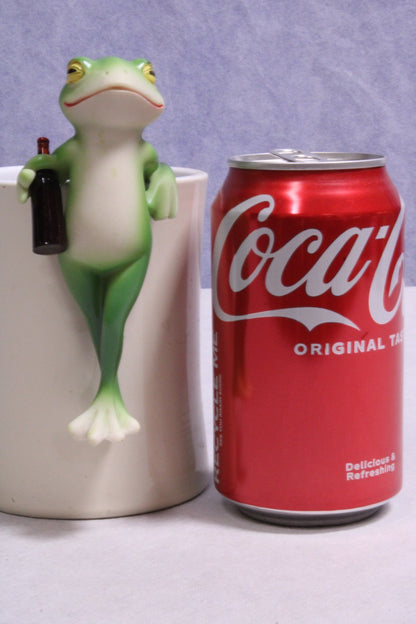 NEW Charming  Frog Holding Bottle Ornament5