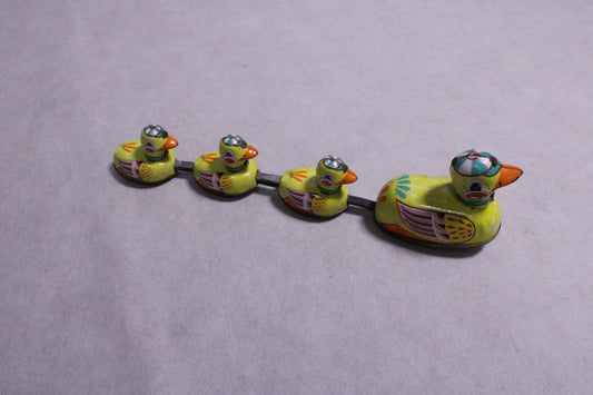 Vintage Wind-up Tin Toy "Mother Duck and Three Ducklings"0