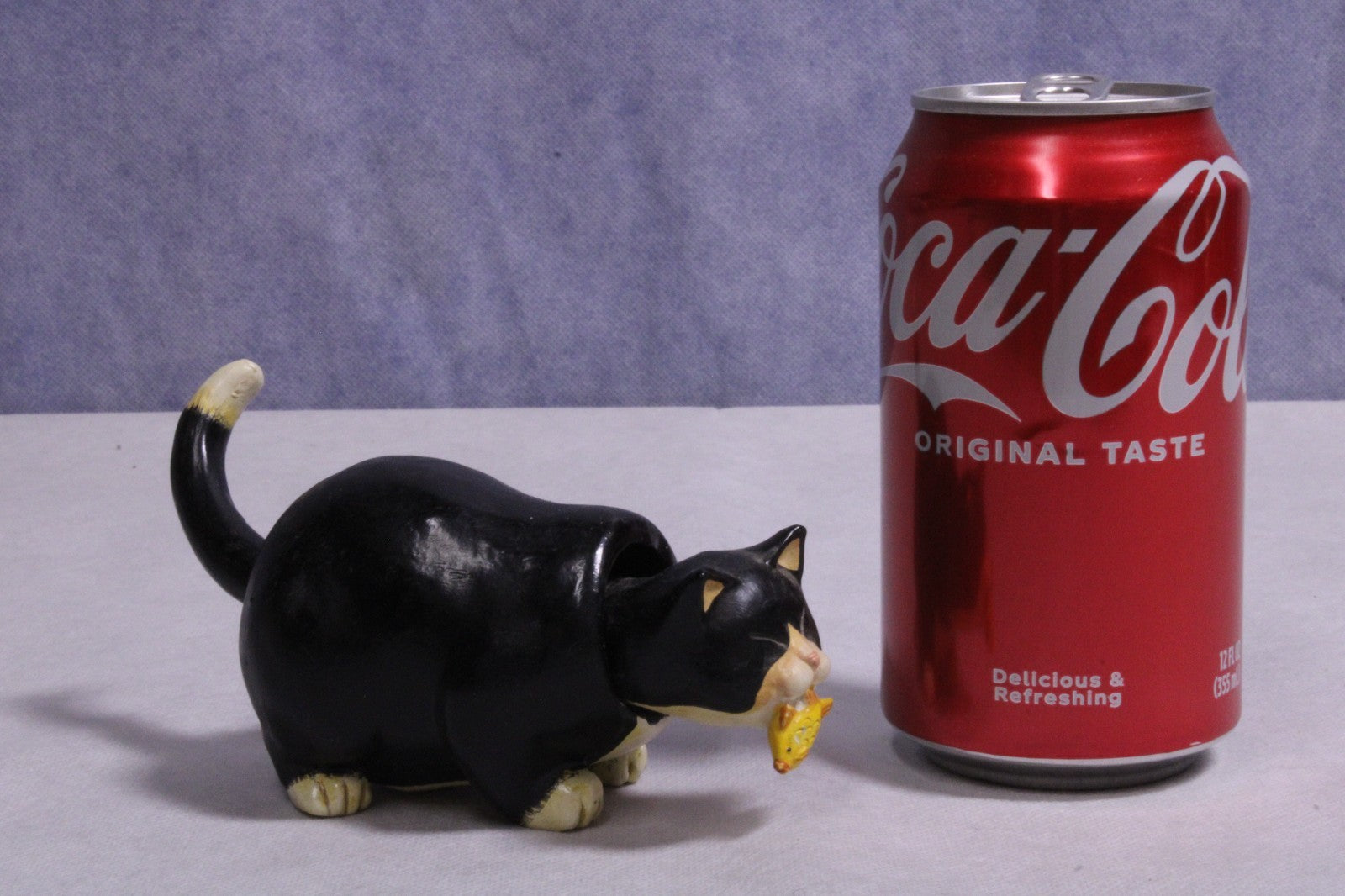 Bobblehead Cat Figurine with Goldfish8