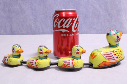 Vintage Wind-up Tin Toy "Mother Duck and Three Ducklings"10