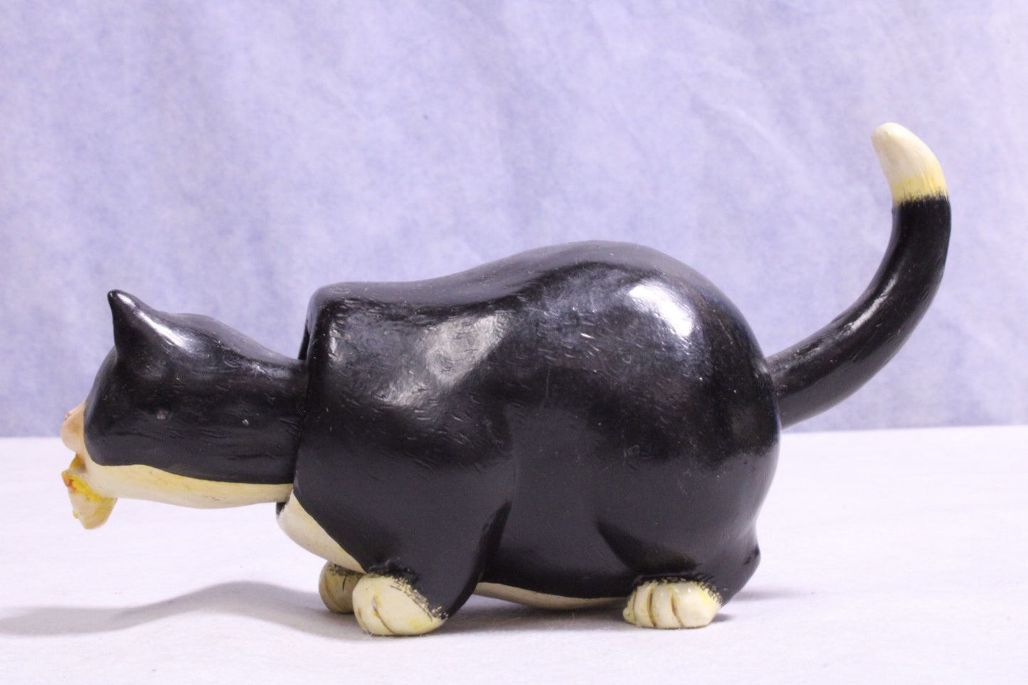 Bobblehead Cat Figurine with Goldfish4