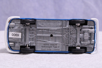 NEW  Licensed Volkswagen Type 2 Bus, Two Buses in Factory Box10