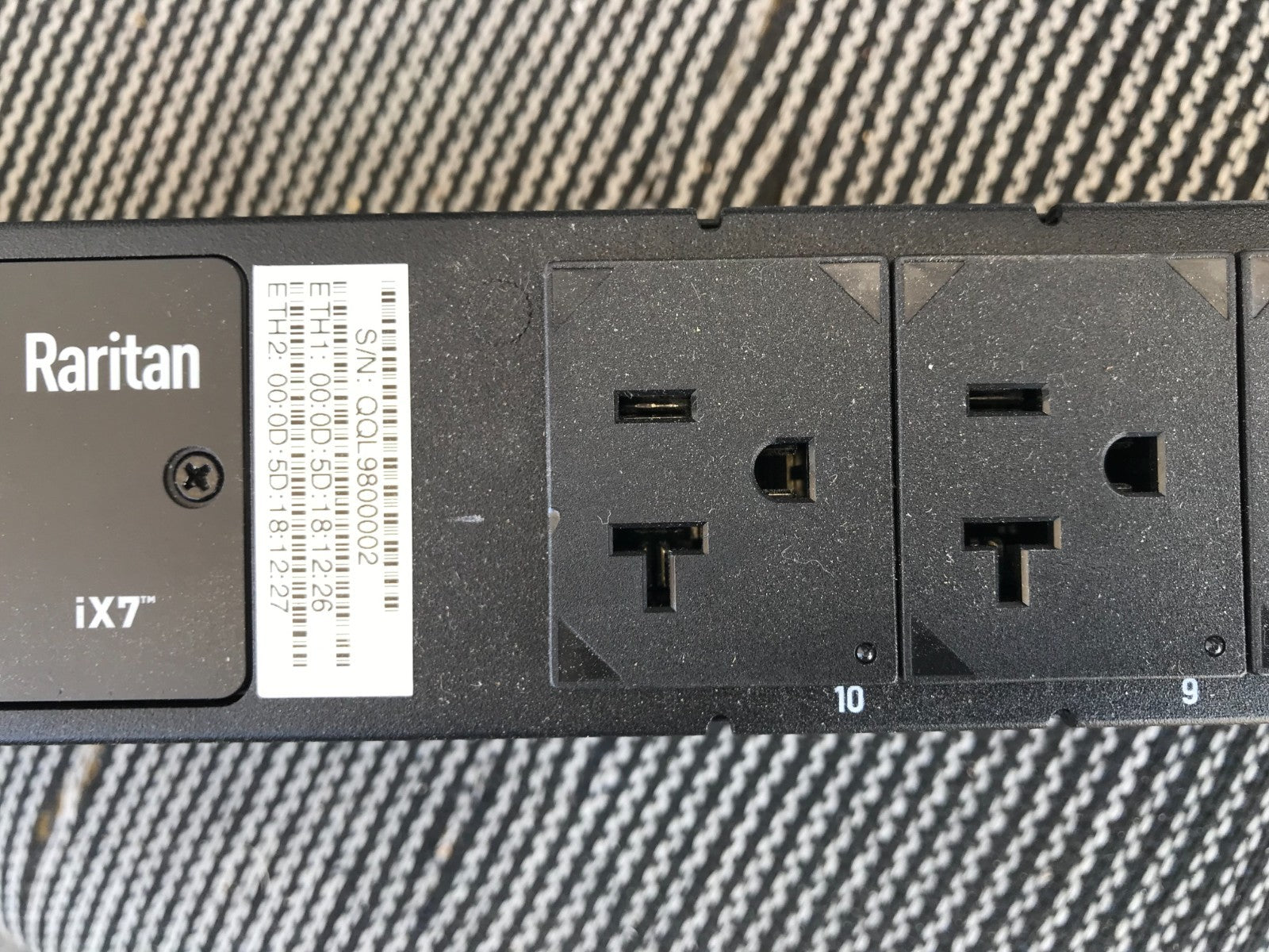 Raritan PX3-5545V 3-Phase 17.3kVA Intelligent 24-Outlet Rack PDU4