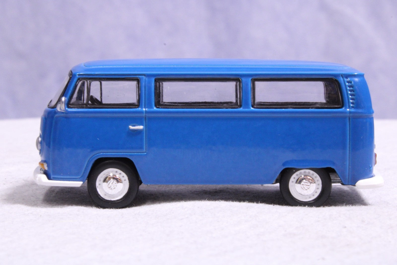 NEW  Licensed Volkswagen Type 2 Bus, Two Buses in Factory Box8