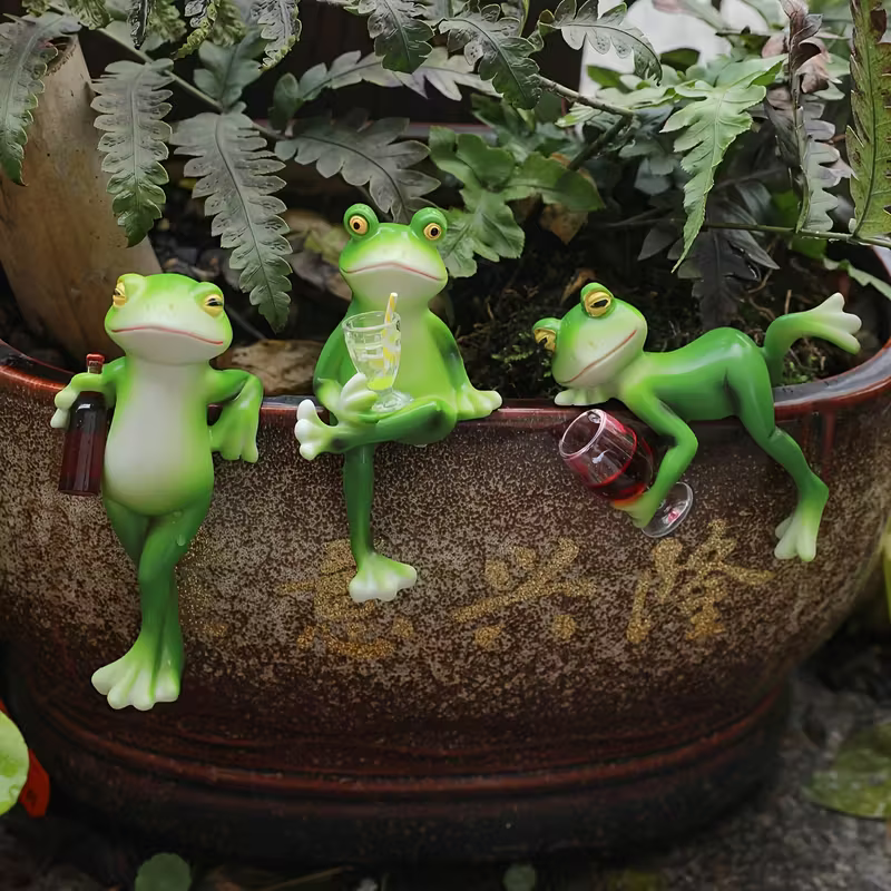 NEW Three Whimsical  Frog Sculptures with Drinks  3 Piece Set1