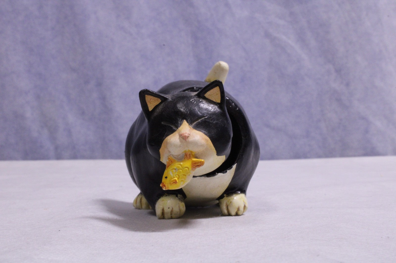 Bobblehead Cat Figurine with Goldfish1
