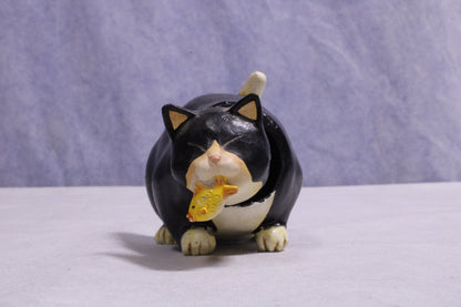 Bobblehead Cat Figurine with Goldfish1