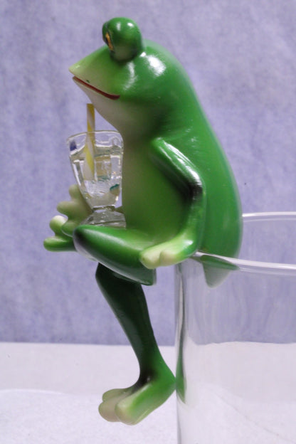 NEW Charming Frog Holding a Drink Ornament4