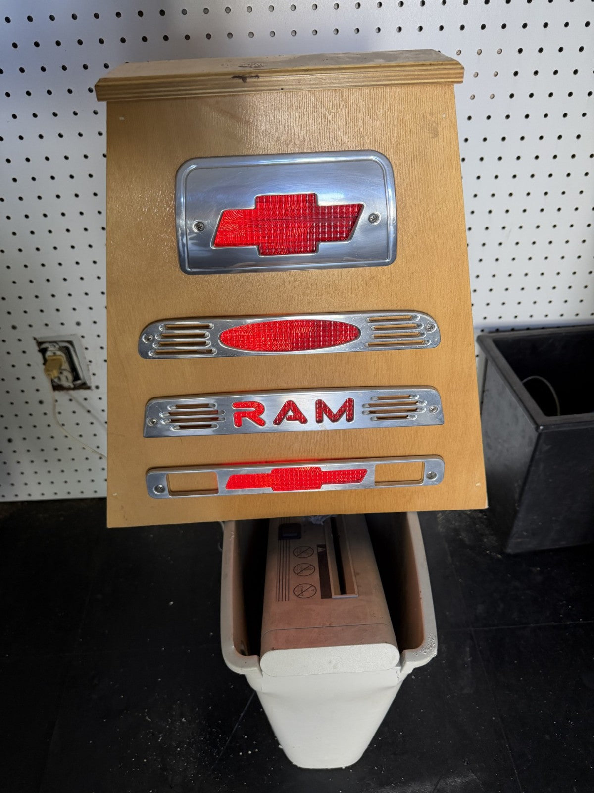 Vintage 1980's Billet Light Display, Car Retail showroom, Man Cave , Garage !3