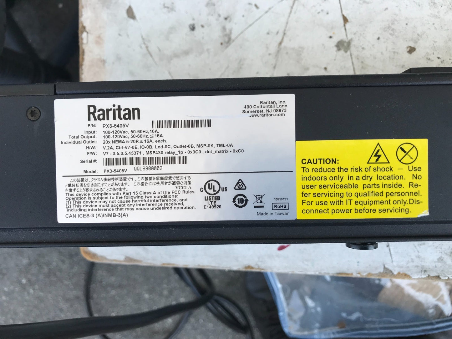 Raritan PX3-5545V 3-Phase 17.3kVA Intelligent 24-Outlet Rack PDU1