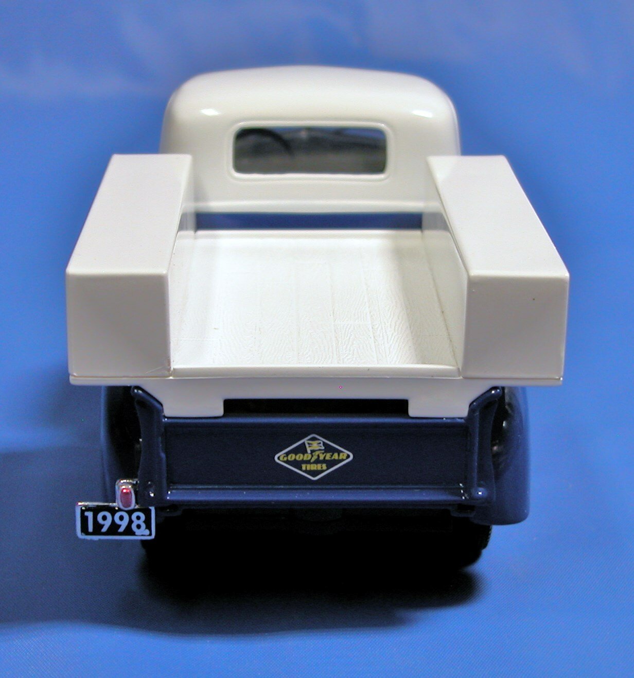 Liberty Classics 1952 Chevrolet Goodyear Pick Up Bank 1:25 Scale Die - Cast 23030 - FranksFunkyStuff