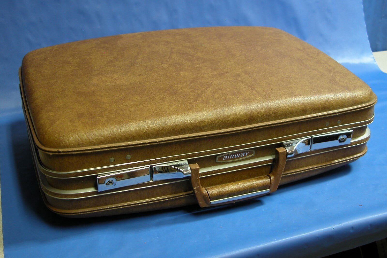 Vintage 1970's Airway Hardcase Suitcase - FranksFunkyStuff