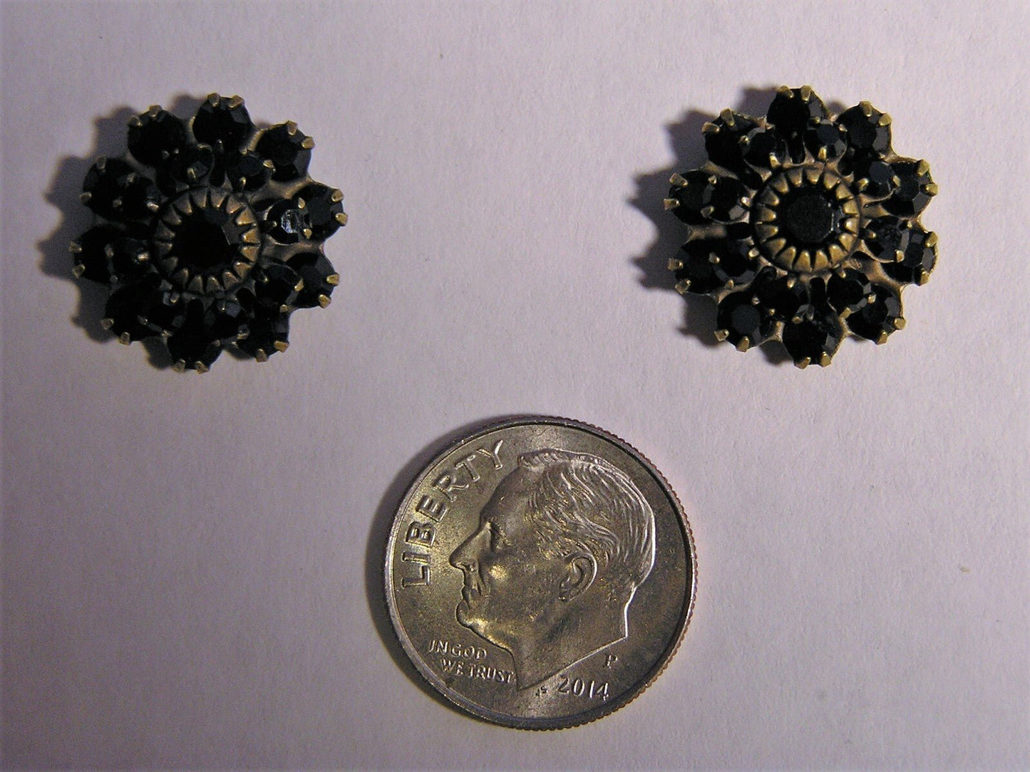 Vintage Onyx Starburts Flower Ear Ring Set With Gold Backing - FranksFunkyStuff