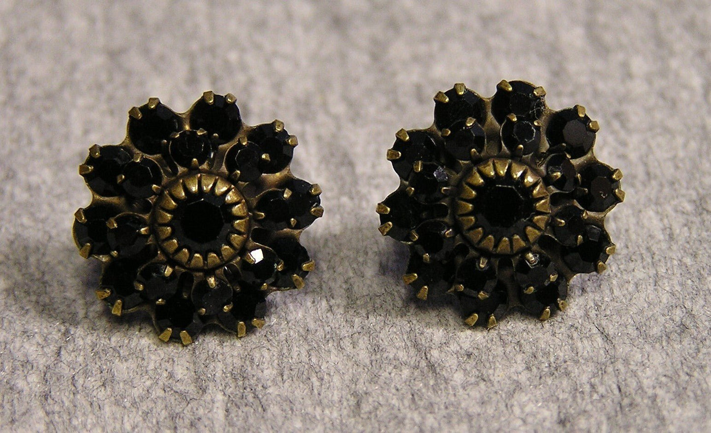 Vintage Onyx Starburts Flower Ear Ring Set With Gold Backing - FranksFunkyStuff