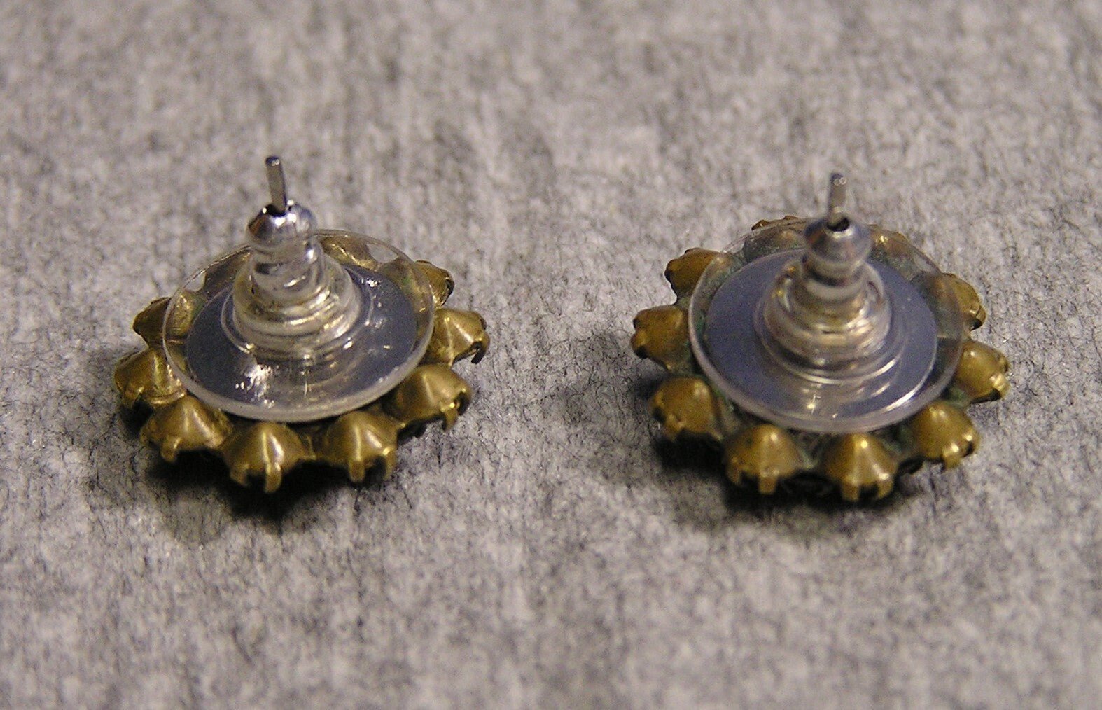 Vintage Onyx Starburts Flower Ear Ring Set With Gold Backing - FranksFunkyStuff