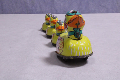 Vintage Wind-up Tin Toy "Mother Duck and Three Ducklings" - FranksFunkyStuff