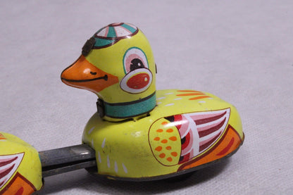 Vintage Wind-up Tin Toy "Mother Duck and Three Ducklings" - FranksFunkyStuff