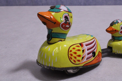 Vintage Wind-up Tin Toy "Mother Duck and Three Ducklings" - FranksFunkyStuff