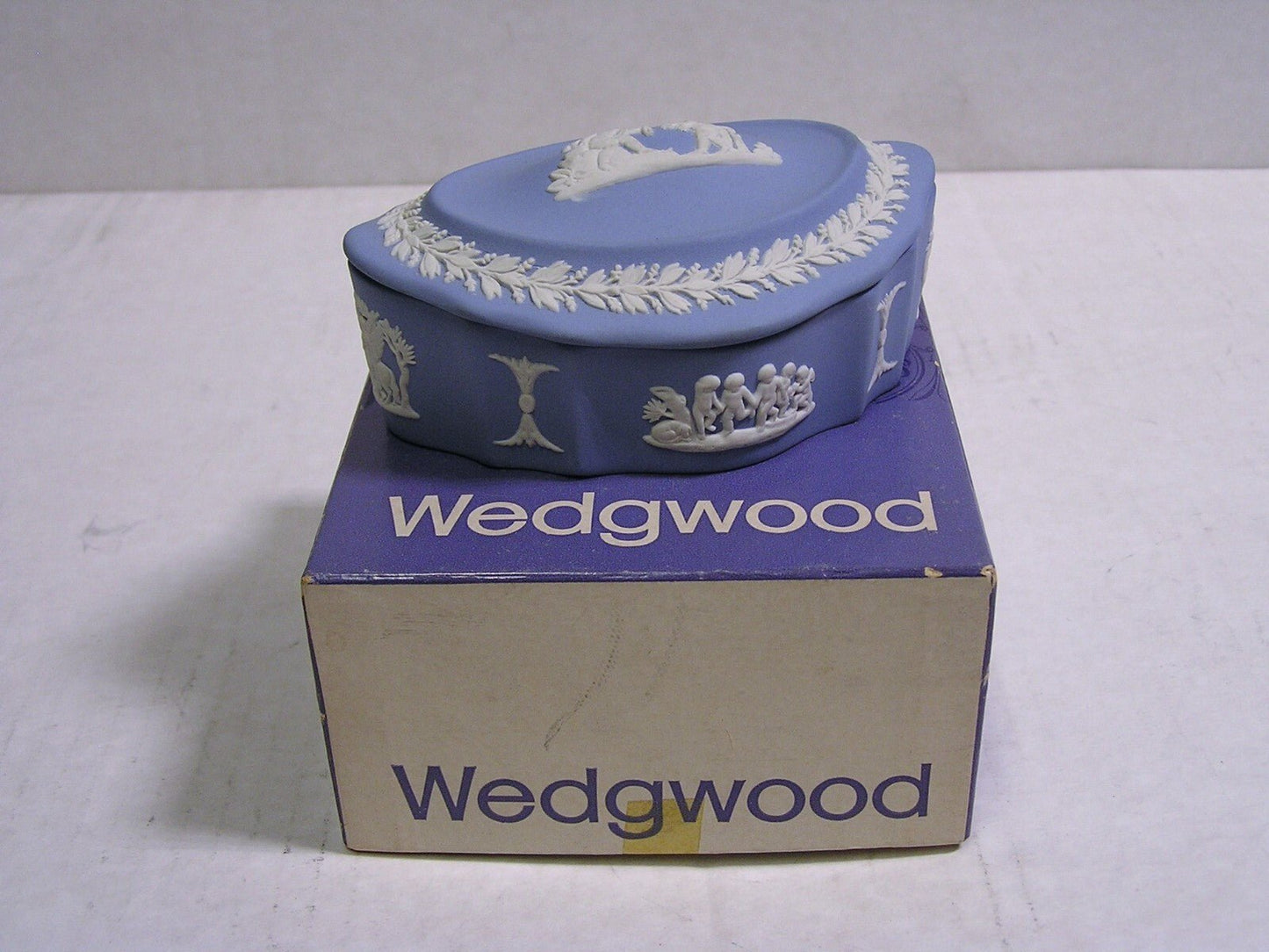 Wedgewood Vintage Lavender (Blue) Oval Jewelry Box w/Lid, New in Box - FranksFunkyStuff