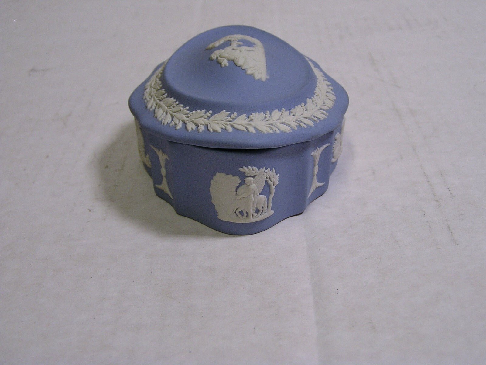 Wedgewood Vintage Lavender (Blue) Oval Jewelry Box w/Lid, New in Box - FranksFunkyStuff