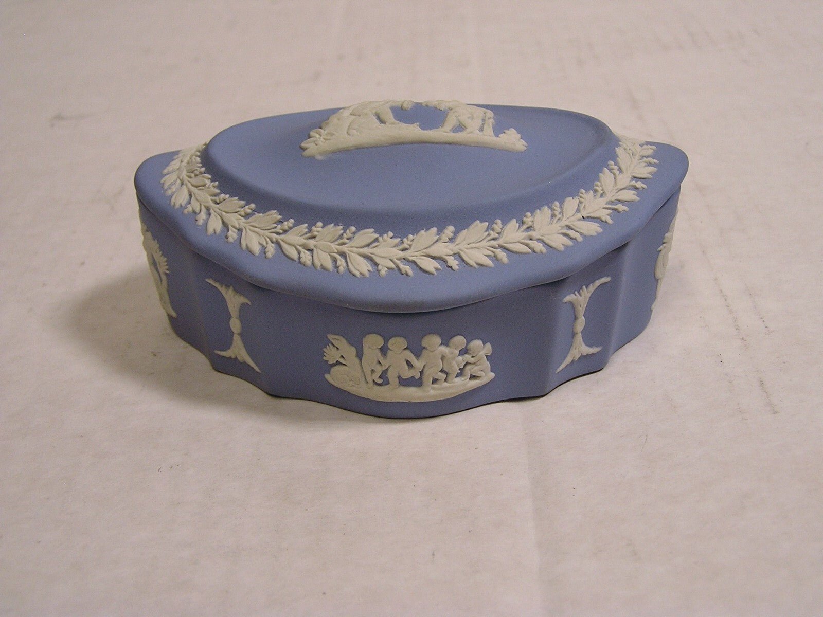 Wedgewood Vintage Lavender (Blue) Oval Jewelry Box w/Lid, New in Box - FranksFunkyStuff