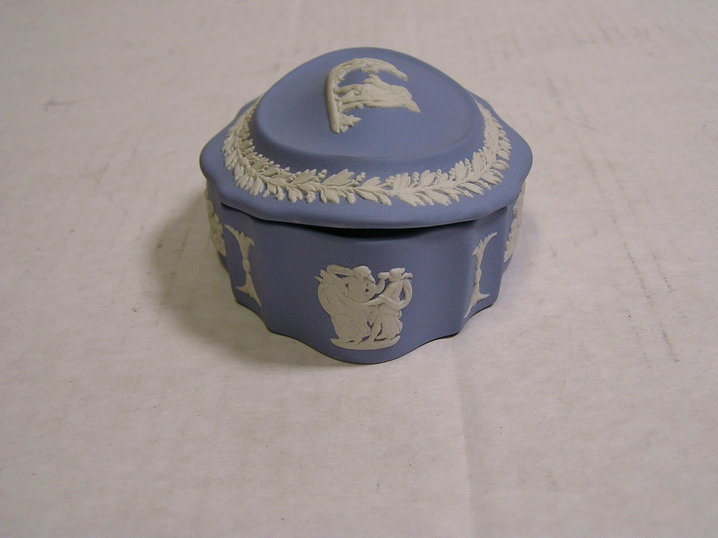 Wedgewood Vintage Lavender (Blue) Oval Jewelry Box w/Lid, New in Box - FranksFunkyStuff