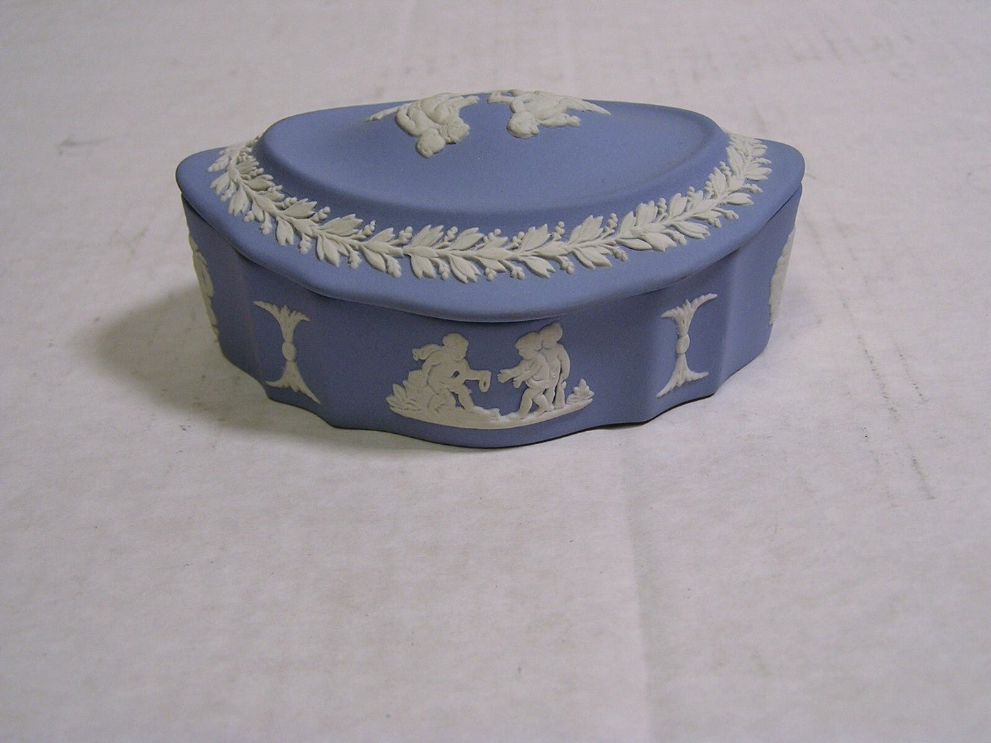 Wedgewood Vintage Lavender (Blue) Oval Jewelry Box w/Lid, New in Box - FranksFunkyStuff